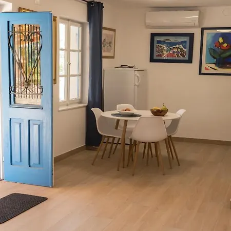 Apartment Roza *